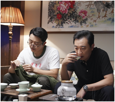 以家人之名|《以家人之名》全家福暗藏玄机，李海潮竟娶了她，3兄妹两喜一悲