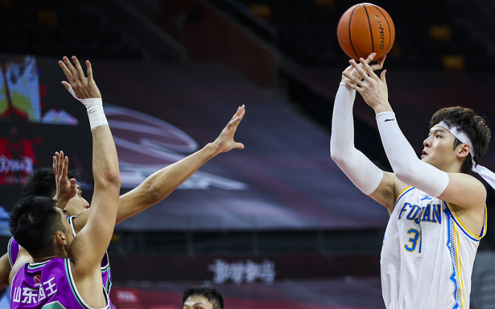 精神活性物质：CBA最新排名！新疆逆转青岛，同曦准绝杀广州，吉林止步五连胜