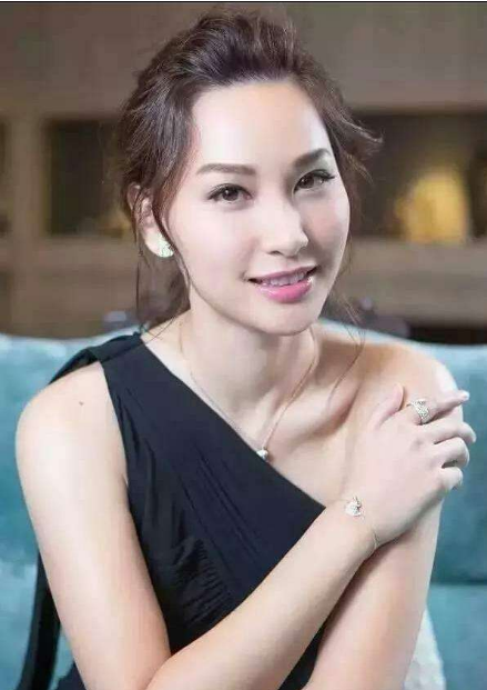 徐子珊|她大方公开与男友的“私生活”，如今累到退圈，望移居欧洲永不回港