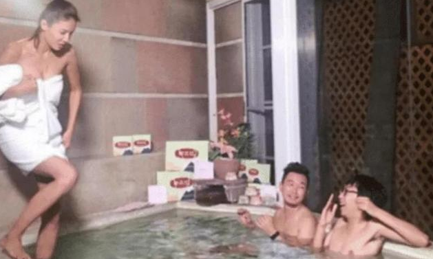 张蓝心|张蓝心早年上日本综艺“大尺度”，与两男一同在浴室泡澡，网友：太毁三观！