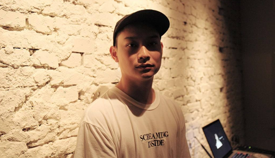 周杰伦|19岁入狱，23岁骨癌去世，25岁打败周杰伦王菲，一首歌让无数90后落泪