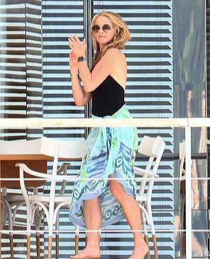 乔布斯|新冠是啥?乔布斯遗孀劳伦整个夏天都在80米私人游轮和男船员享乐