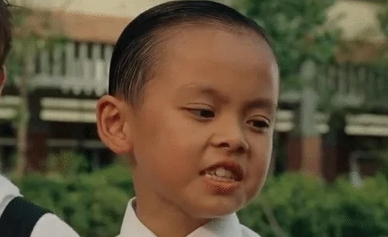 「富二代」还记得《长江七号》的富二代男孩吗？如今21岁换回女装，美到不敢认