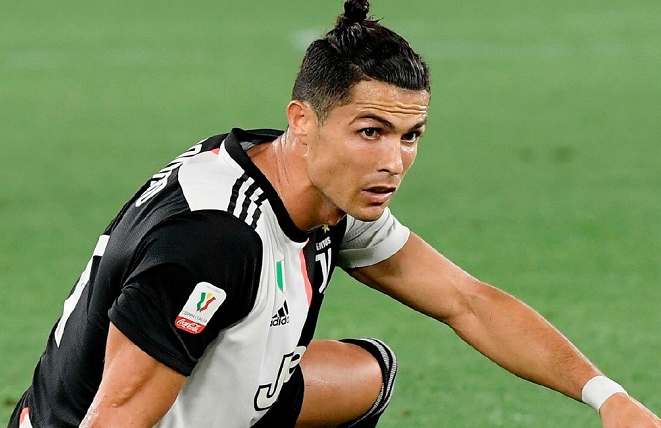 那不勒斯：那不勒斯夺冠众生相！加图索遭“群殴”，德佬被举高，布冯悲情