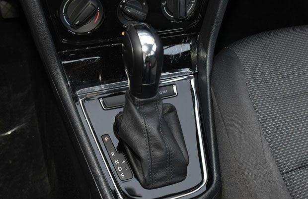 『大众宝来』大众造出“亲民车”,原价9.88w,现已跌至7.58w,还买啥英朗?