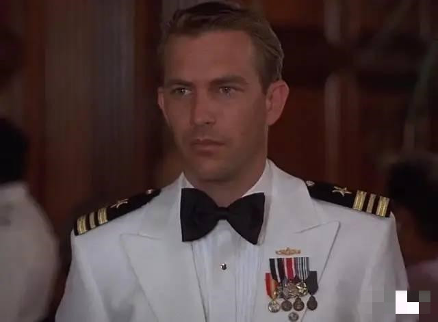 |片长4小时,票房破20亿!上映时影院爆满,有人宁可站着也要看完