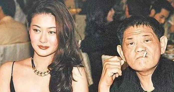 【刘亦菲】三位“清纯”的干女儿爆红至今，不幸的她却被睡多次导致怀孕