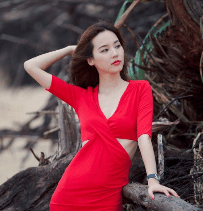 「影帝」“ 未婚先孕”嫁大21岁的影帝,生2个儿子后离婚,今37岁却再次复出