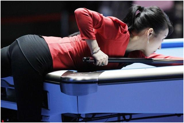 『潘晓婷』为何潘晓婷年近40还没结婚？看看她洗完澡的自拍，你敢追她吗？