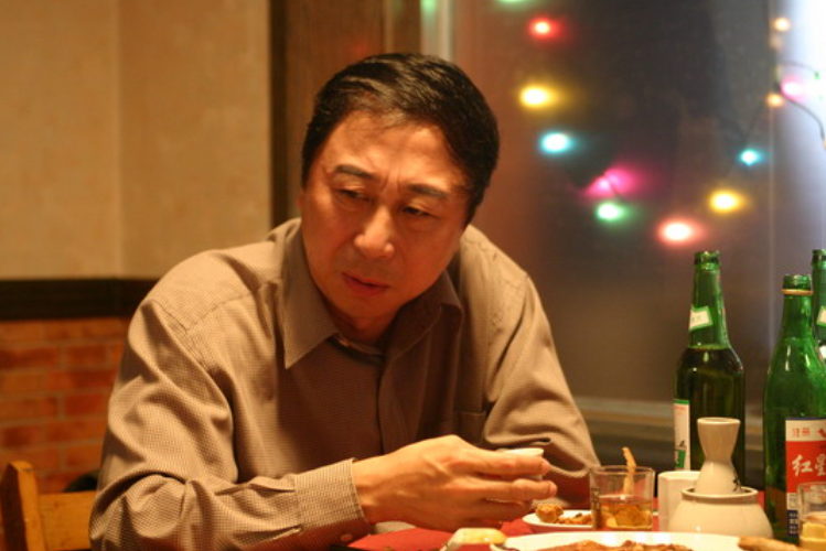 冯巩|他搭档冯巩春晚一吼走红， 不久被判入狱12年， 至今仍在服刑