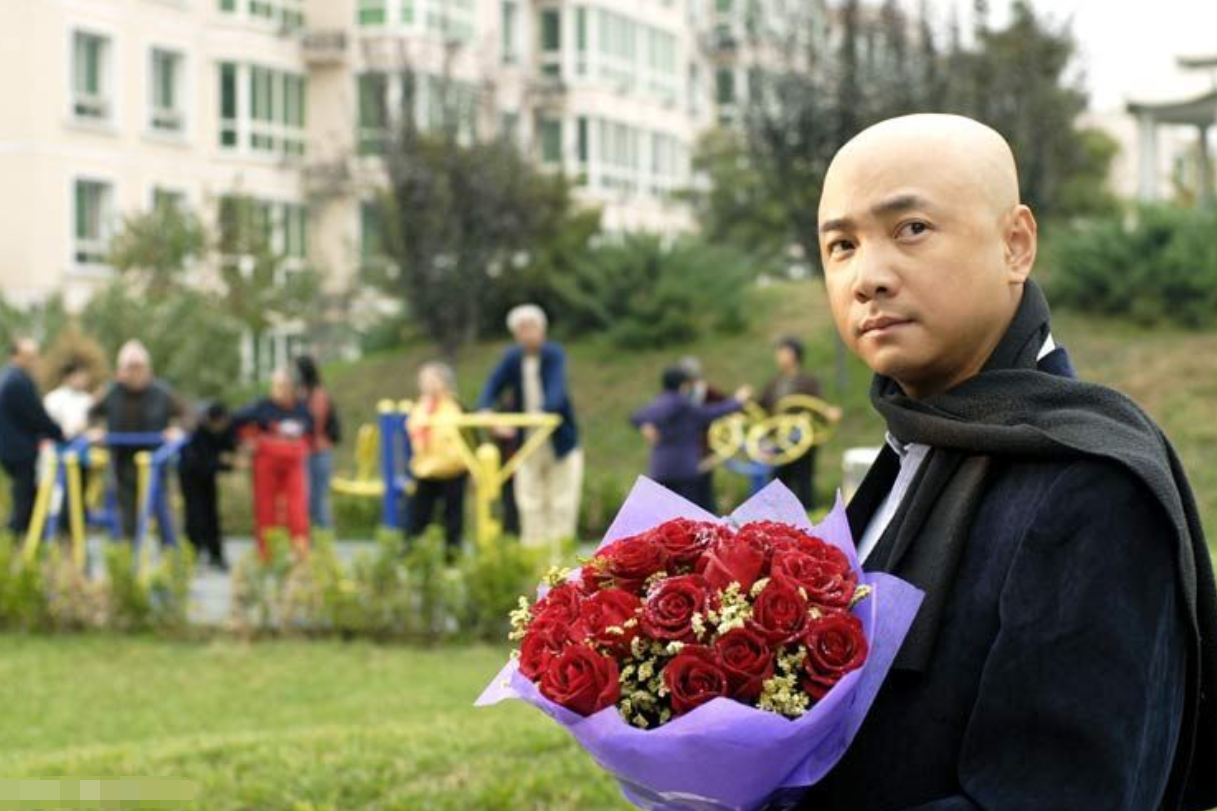 王宝强■徐峥：最难时，是王宝强帮我！现在：挣再多钱，也坚决不用