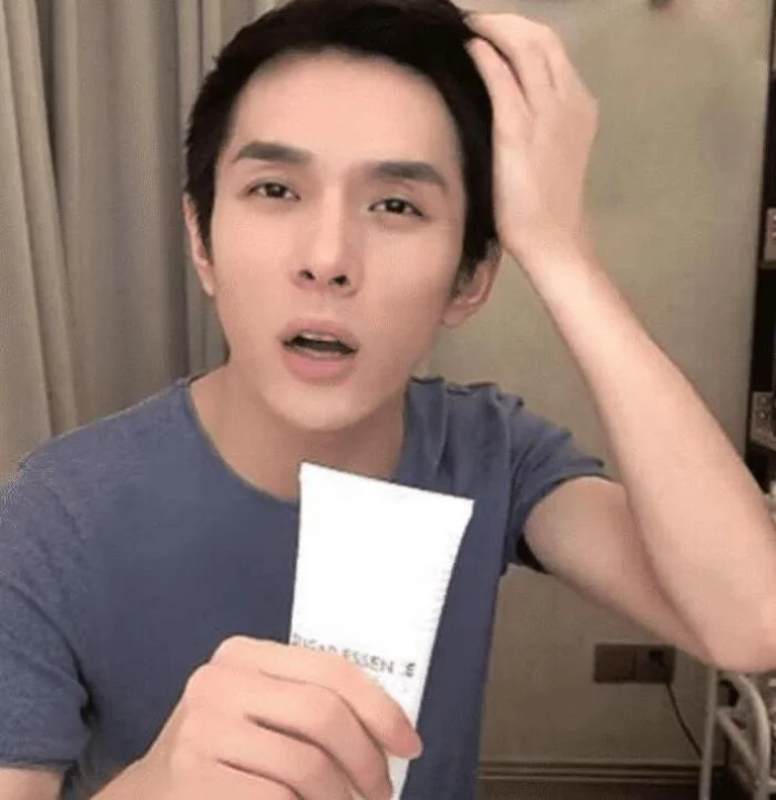 李佳琦直播5秒钟,狂卖了200万支的洗面奶,网友:7秒黑头闭口没了