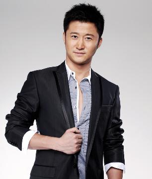 吴京|她在吴京最落魄的时候离开，转身嫁入豪门，现被抛弃生活窘迫