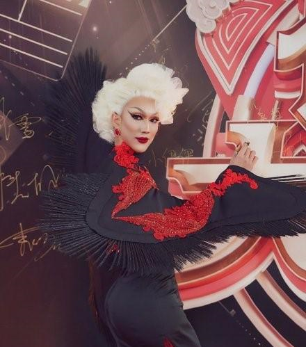 [韩美娟]韩美娟直播时样子狼狈，自曝被威胁引众议，网友说出背后原因