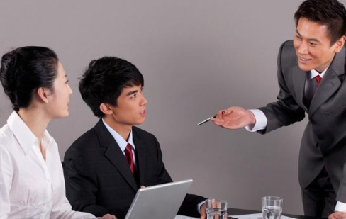 ▲如果领导无意中说了一句让你请客的话，高情商的你可以这样做！