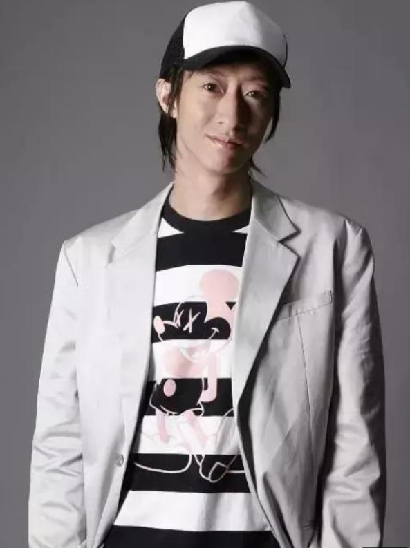 让陈小春都害怕的"古惑仔",出道24年拍了百余部a级片,如今46岁成路人