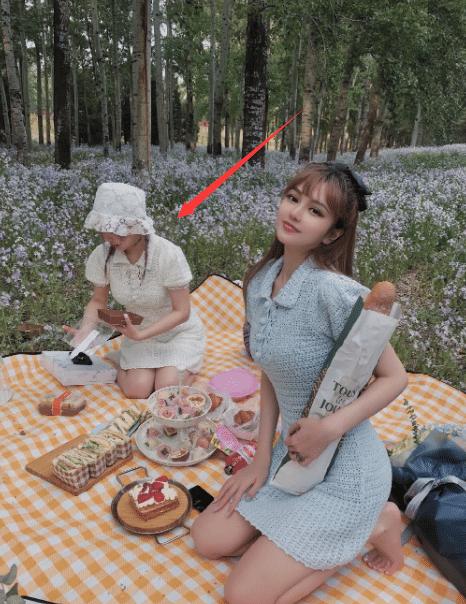 周扬青▲本以为周扬青已经很美了，当看到他的闺蜜以后，我没眼花吧？