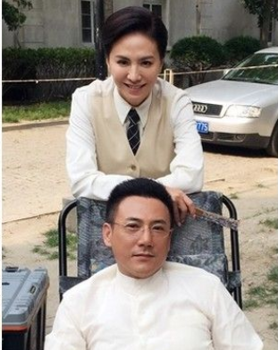 #田丽#一个不愿老去的女明星，与小13岁男演员结婚，今53岁风采依旧