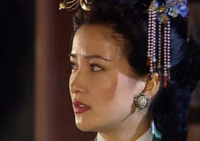 何晴|她是唯一演遍四大名著的美人，因漂亮在火车站被名导发掘，如今怎样了？