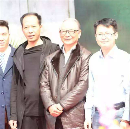 翡翠|他将2亿翡翠原石，花4年雕成《清明上河图》，游客：美到令人震撼