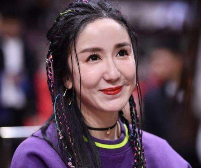 整容|?她才31岁脸就崩了？从来不承认整容，如今满脸硅胶感垮成“假人”