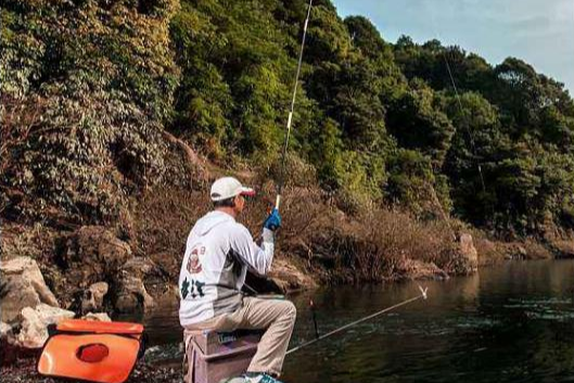 饵料：渔人必看：有史以来最全的浮漂调漂技巧， 根据诱饵来调漂！
