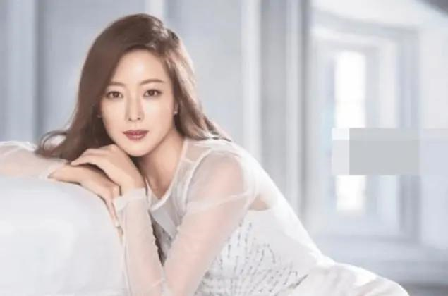 金喜善|金喜善曾因为女儿丑被质疑整容，粉丝称孩子还没长开，9年后打脸了