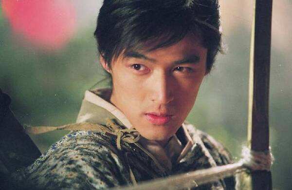 胡歌|他曾与胡歌平起平坐，因演5年抗日剧事业跌落，今41岁无戏可拍？