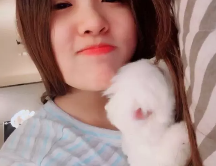 社交平台|金龟子20岁女儿近照曝光，已与男友相恋7年，身高差萌翻网友