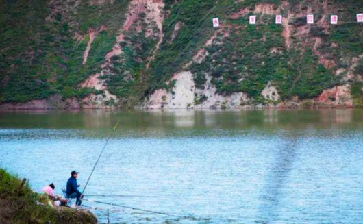饵料|钓鱼高手分享的诱饵秘诀，跟着老钓手学饵料搭配注意事项！