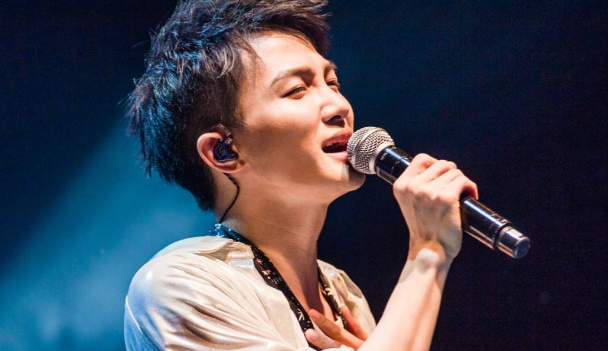 周深|周深一直以来认真对待每一个工作，认真唱每一首歌，锻炼自己