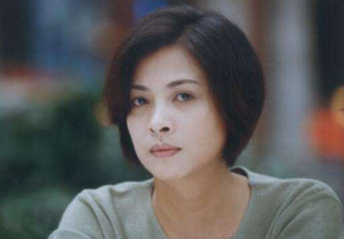 无人问津|当年红极一时,巅峰时远嫁老外销声匿迹,如今离婚回国不尽人意