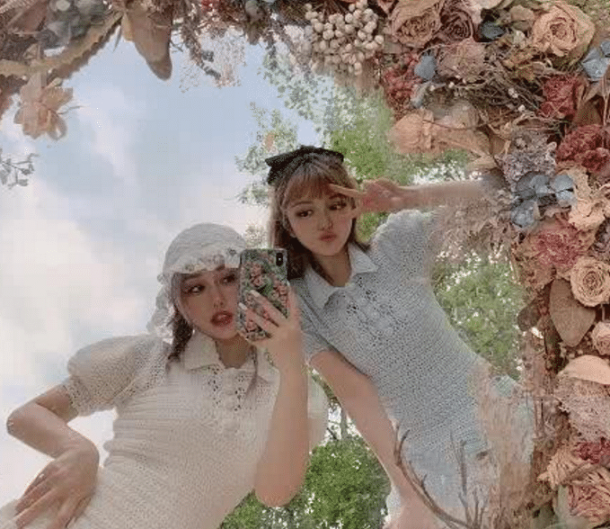 #周扬青#与跟罗志祥宣布分手以后, 周扬青大秀跟闺蜜的春游美照, 心情更是大好!