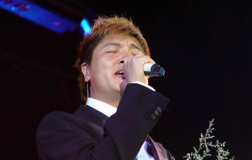 孙楠:他曾是乐坛领军人物,和初恋女友相爱11年,却转身娶了买红妹