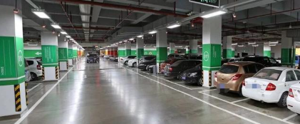 『』小区业主很无奈，开车出门即“违章”，业主：我们“寸步难行”