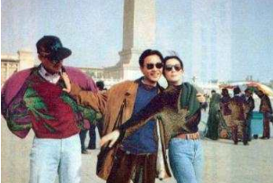 刘德华|艺人在天安门前的老照片, 看到刘德华的单人照，引起了网友的热议！