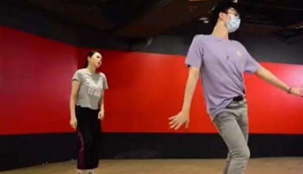 伊能静|伊能静儿子宣布出柜！伊能静表示支持，哈林未发声