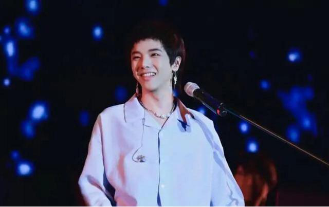 【华语乐坛】真尴尬！当下的华语乐坛能唱的不红，半桶水的却爆火