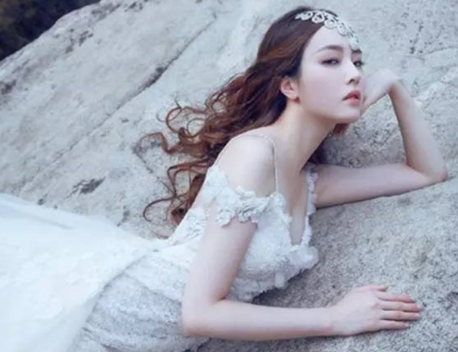 明星|她19岁因“一字马”走红,多次拒绝进娱乐圈,25岁就已成千万富婆
