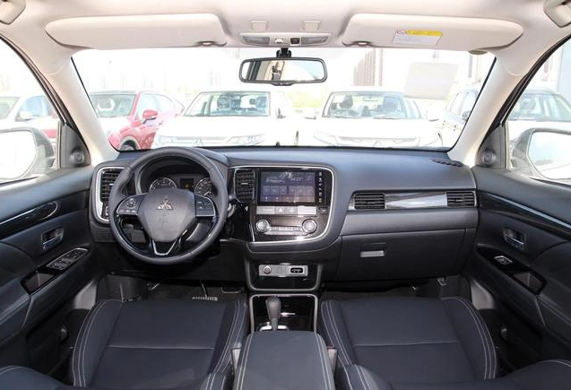 三菱欧蓝德|三菱欧蓝德值得入手吗？这款车油耗怎么样，养车成本高不高