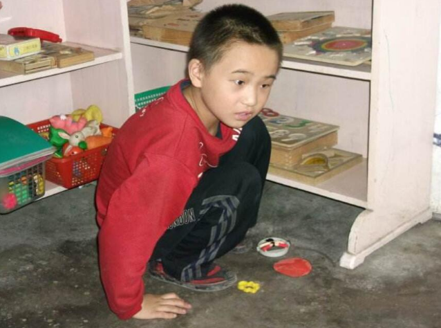 颜夕趣史|16岁自闭症男孩写得一手好字，字迹堪比印刷体，收获百万点赞