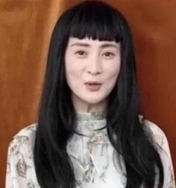 蒋勤勤|高龄产下二胎后，44岁的蒋勤勤再次现身，容貌引争议：身体被透支了