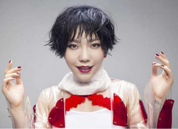 吴莫愁|90后姑娘吴莫愁被移出娱乐圈，时代淘汰一个人从来不会打招呼。