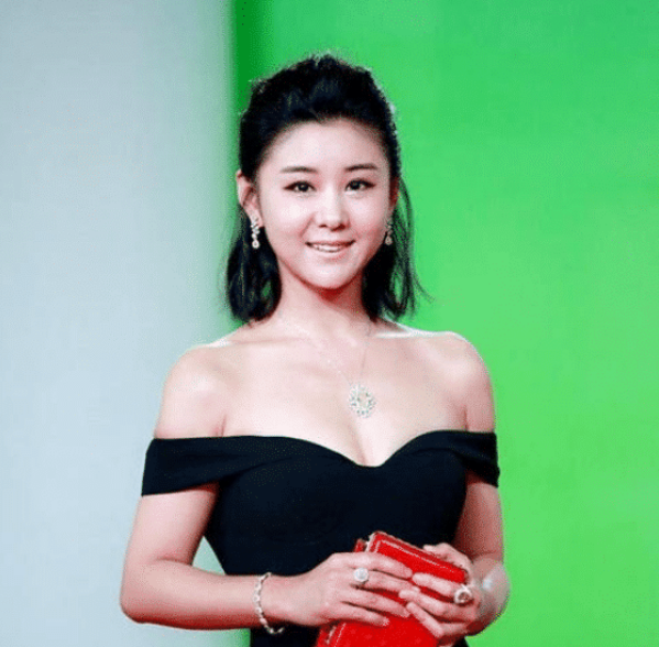 #李小萌#她从来不接吻戏, 连初吻都给了自己的老公, 难怪出道这么多年没有绯闻