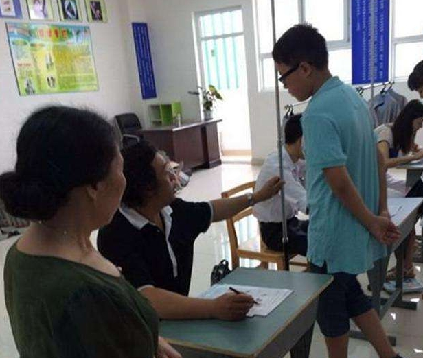 上海地铁|20岁小伙因身高自卑，花16万断骨增高7厘米，后来怎样了？