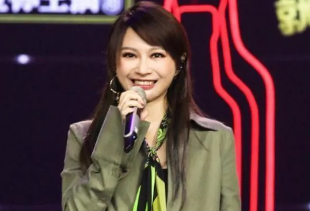 『飞儿乐团』曾经误以为自己是乐队灵魂，飞儿乐队把主唱踢出？如今怎么样了