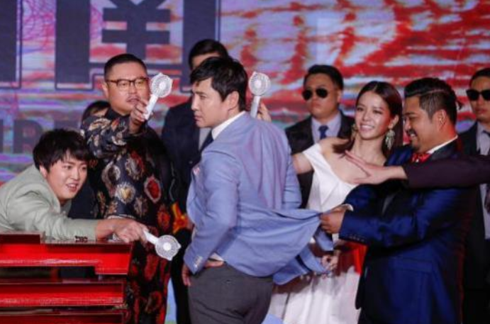 姐姐|她将弟弟“硬拉”进娱乐圈，如今弟弟世人皆知，姐姐却不温不火