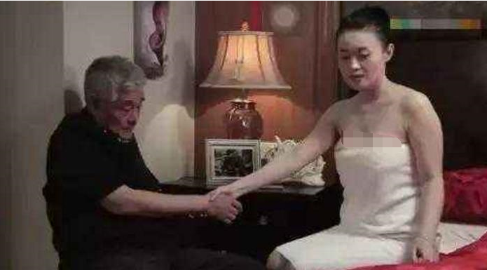 赵本山|因太好看被赵本山看中，拒绝大佬结果被封杀，如今重回农村教书