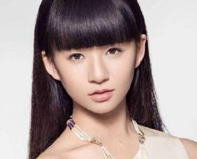 杨丽萍|“小彩旗”完全跑偏了！21岁就胖成大妈，姨妈杨丽萍：她走丢了