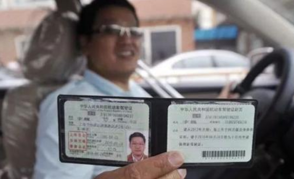 #驾照#有关最新“驾照年龄”限制，看看你还能够开几年车？老司机看过来